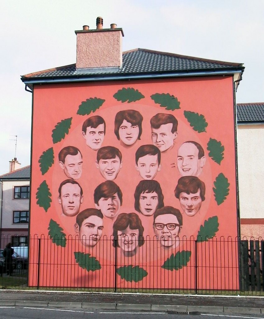Un murales, a Derry, in ricordo delle vittime della strage