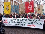 Gli amministratori locali in corteo con Avviso Pubblico