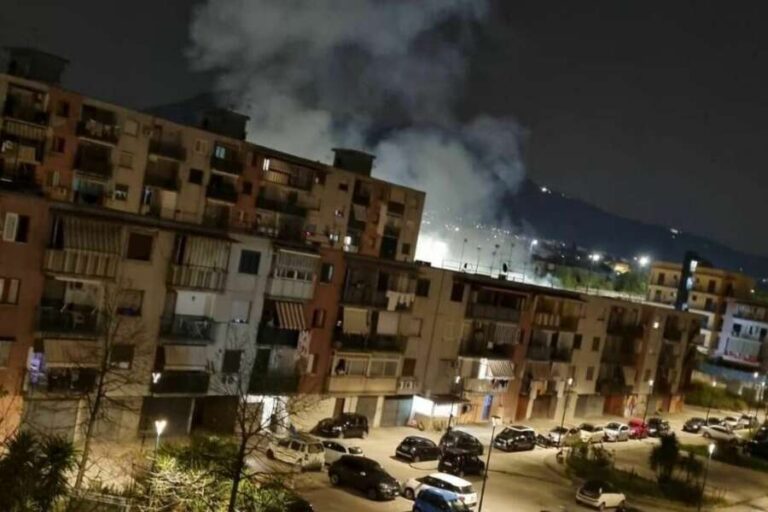 La bella Napoli, oggi dilaniata tra occupazioni abusive e camorra